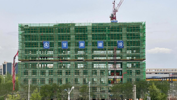 伴隨著辦公樓主體質量驗收順利通過，標志著甘肅省交科建設有限公司承建的蘭州大宏蘭州新區(qū)二期綜合辦公樓建設項目已邁向新的建設階段。自開工以來，項目管理團隊秉承“只爭朝夕搶工期精心組織出精品”的理念，緊緊圍