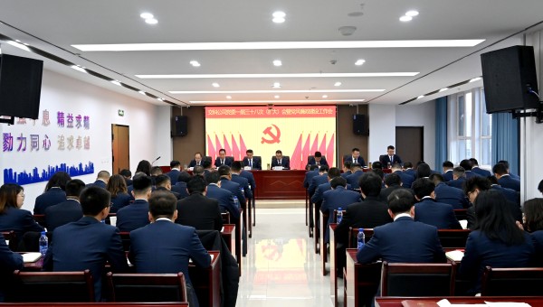 2月28日上午，交科公司黨委一屆三十八次（擴大）會暨黨風(fēng)廉政建設(shè)工作會順利召開。會議傳達學(xué)習(xí)了習(xí)近平總書記重要文章《健全全面從嚴治黨體系》和甘肅建投黨委一屆五次全體(擴大)會議精神；審議通過了交科公司