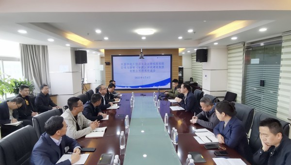 近日，西部市政建設(shè)集團與中國市政工程西北設(shè)計研究院（道橋院）召開技術(shù)交流會。會上，雙方分別介紹了企業(yè)概況與合作成果。市政西北院技術(shù)團隊就EPC項目設(shè)計施工協(xié)同、海綿城市技術(shù)應(yīng)用及車路云一體化發(fā)展前景作