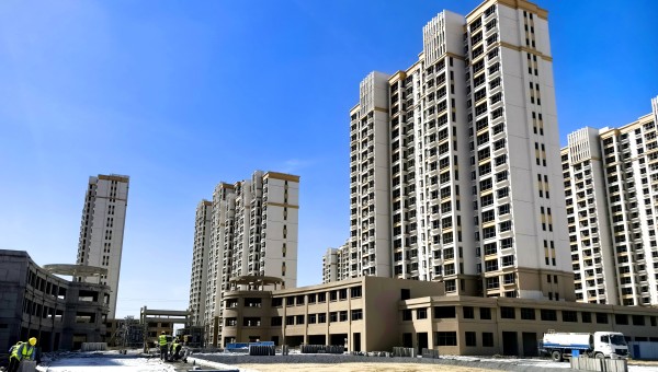 為推動黨建工作深度融入中心任務(wù)，充分激發(fā)全員干事創(chuàng)業(yè)活力，全力推進項目復(fù)工復(fù)產(chǎn)，近日，蘭州新區(qū)職投公司黨支部、甘肅建投新區(qū)公司第一黨支部、西部市政建設(shè)集團三公司黨支部聯(lián)合開展了“黨建引領(lǐng)強引擎百日攻堅